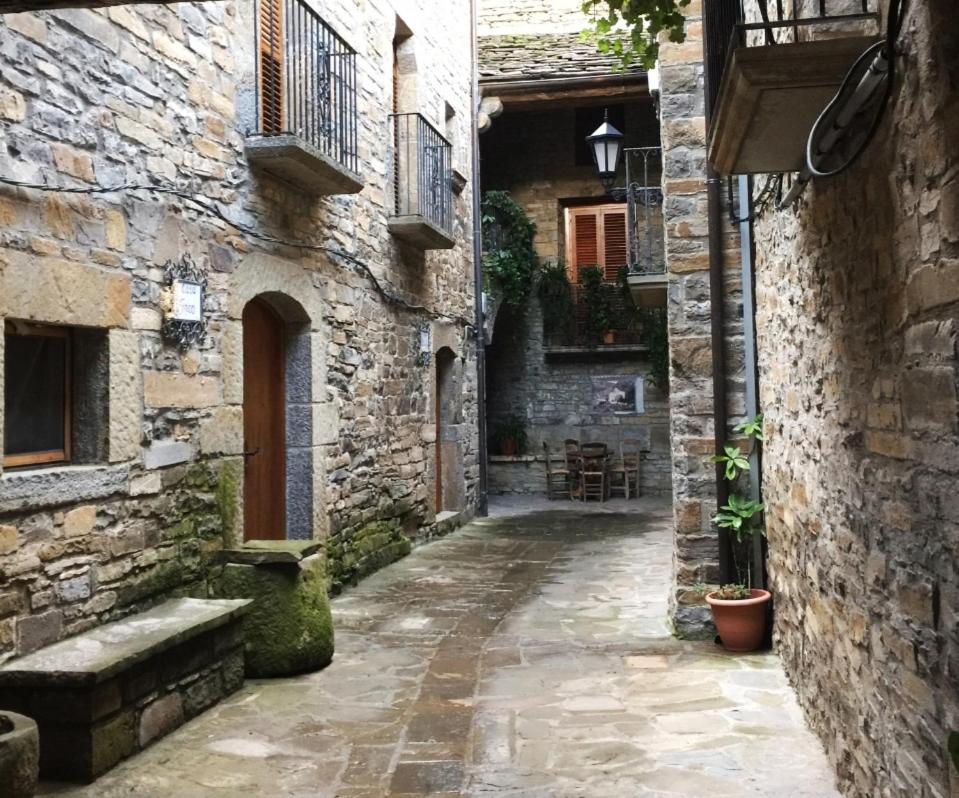 בית הארחה El Pueyo de Araguás 	Casa Encuentra, En El Pirineo Al Lado De Ainsa מראה חיצוני תמונה