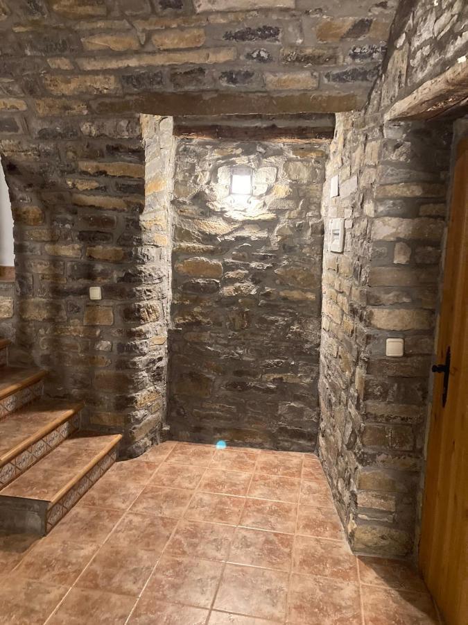 בית הארחה El Pueyo de Araguás 	Casa Encuentra, En El Pirineo Al Lado De Ainsa מראה חיצוני תמונה