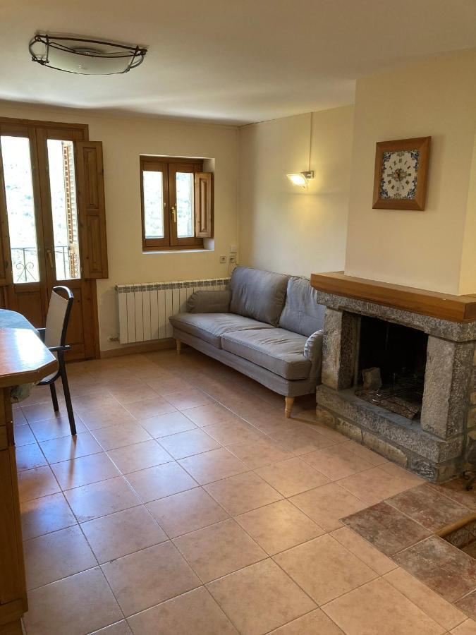 בית הארחה El Pueyo de Araguás 	Casa Encuentra, En El Pirineo Al Lado De Ainsa מראה חיצוני תמונה